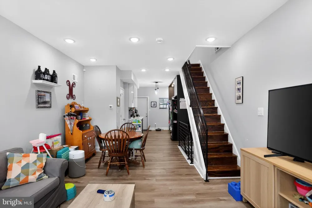 2009 S Opal St, Philadelphia, PA 19145