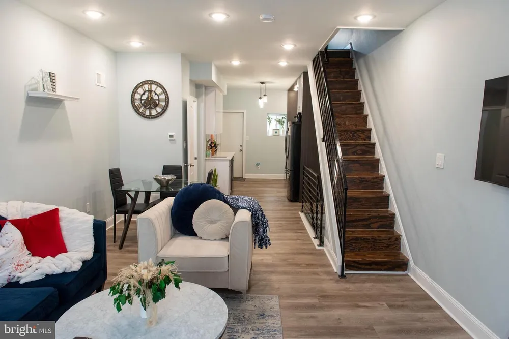 2009 S Opal St, Philadelphia, PA 19145