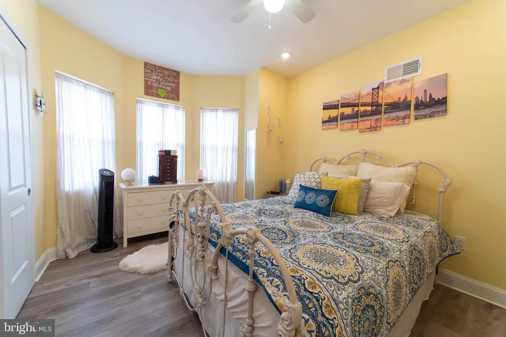 2009 S Opal St, Philadelphia, PA 19145