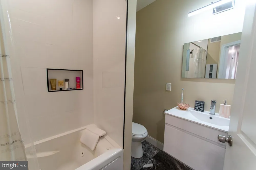 2009 S Opal St, Philadelphia, PA 19145