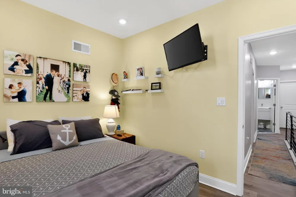 2009 S Opal St, Philadelphia, PA 19145