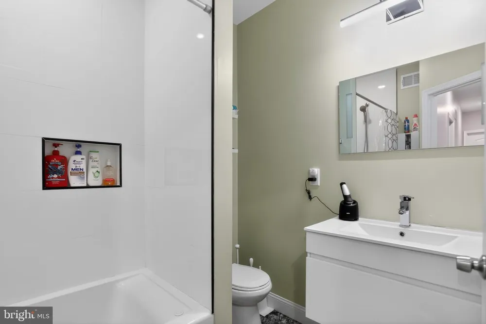 2009 S Opal St, Philadelphia, PA 19145