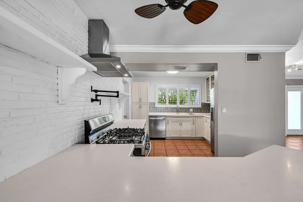 901 SE 12th Ave, Deerfield Beach, FL 33441
