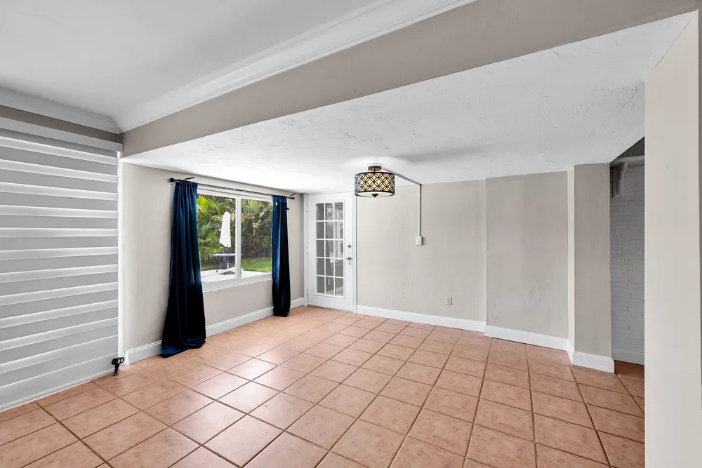 901 SE 12th Ave, Deerfield Beach, FL 33441