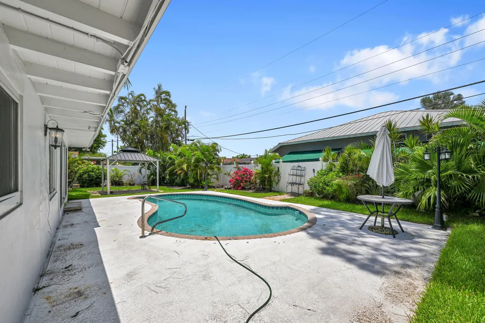 901 SE 12th Ave, Deerfield Beach, FL 33441