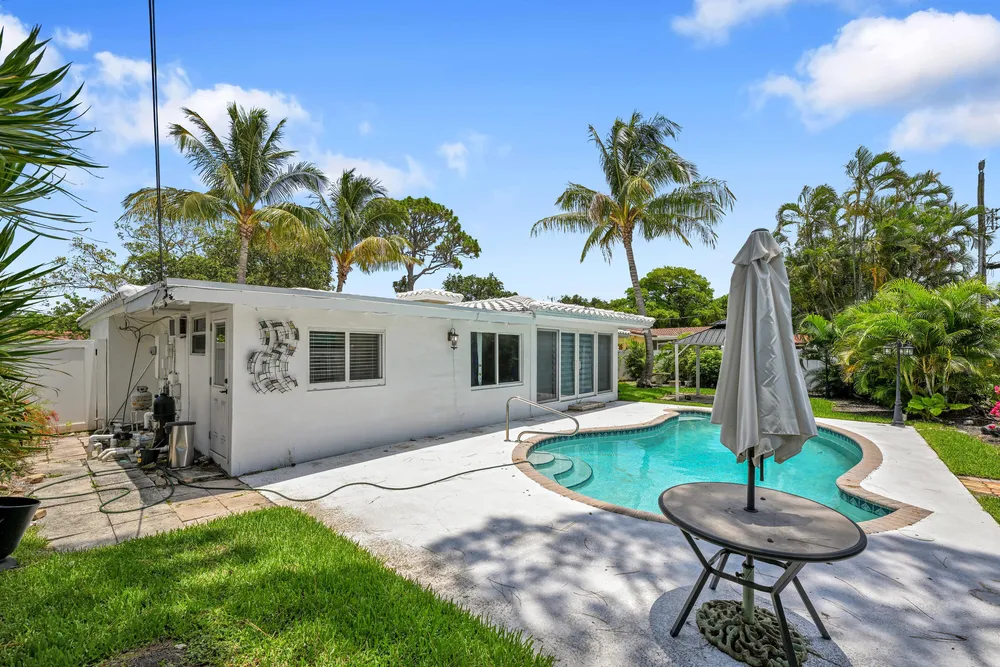 901 SE 12th Ave, Deerfield Beach, FL 33441