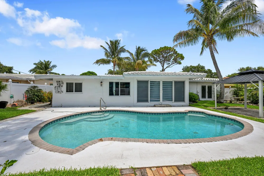 901 SE 12th Ave, Deerfield Beach, FL 33441