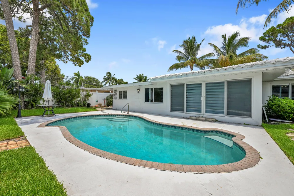 901 SE 12th Ave, Deerfield Beach, FL 33441