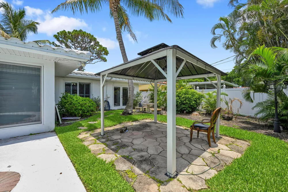 901 SE 12th Ave, Deerfield Beach, FL 33441