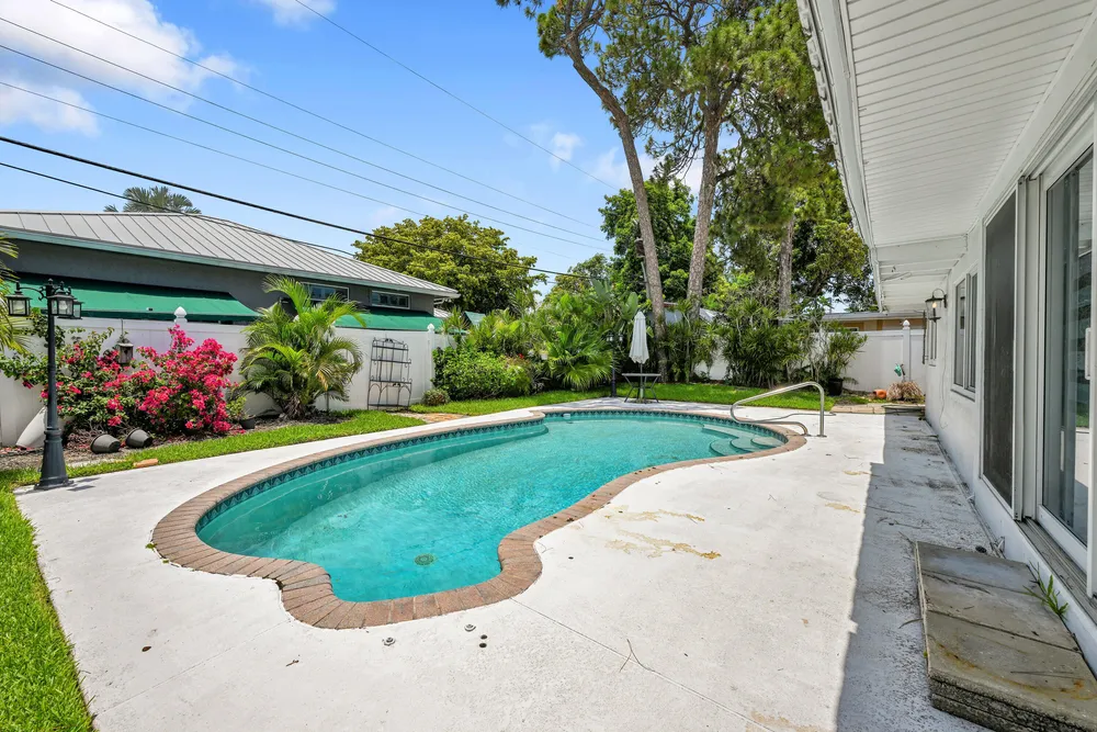 901 SE 12th Ave, Deerfield Beach, FL 33441