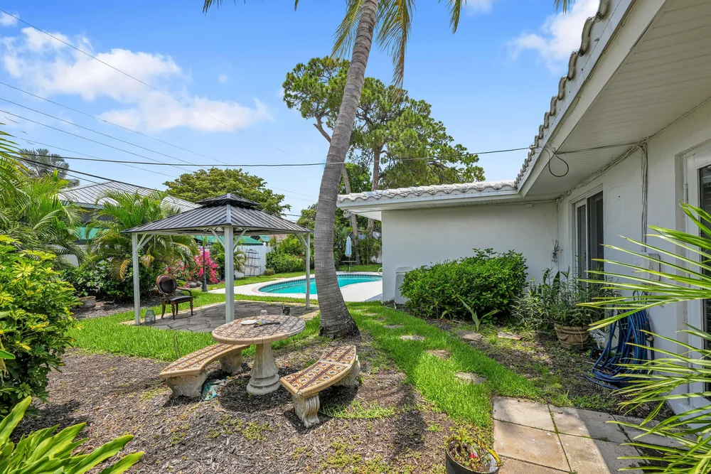 901 SE 12th Ave, Deerfield Beach, FL 33441