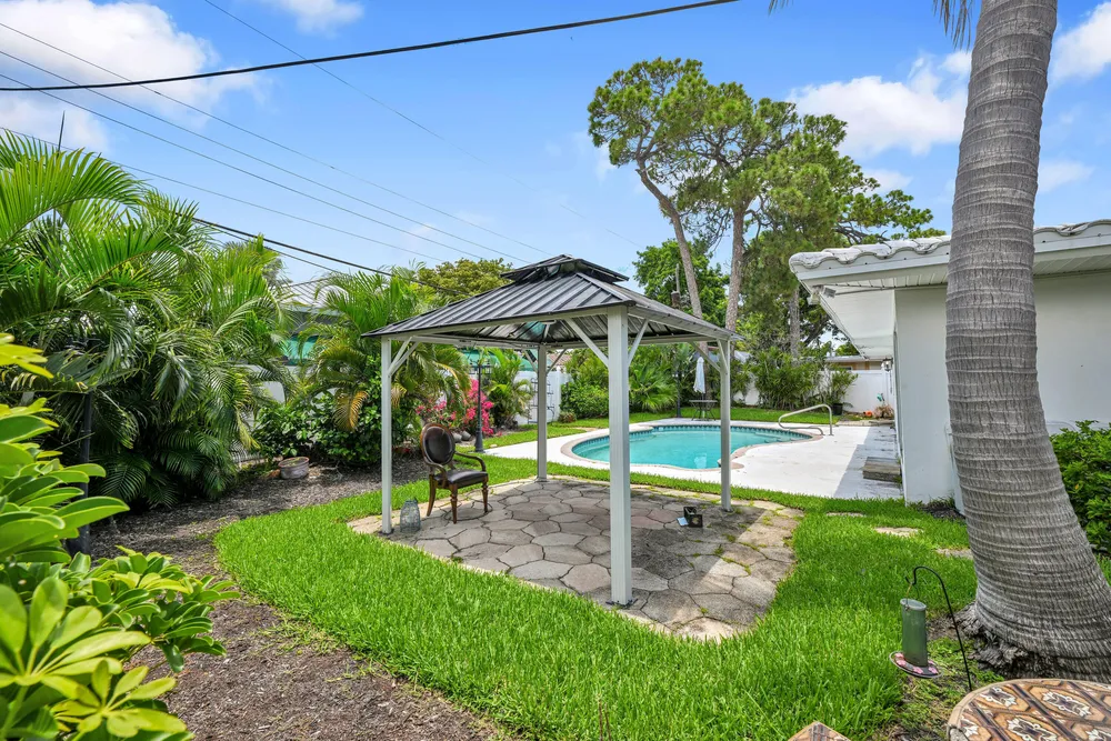 901 SE 12th Ave, Deerfield Beach, FL 33441