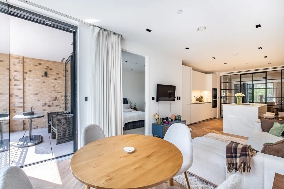 Cluny Mews London SW5 photo 3