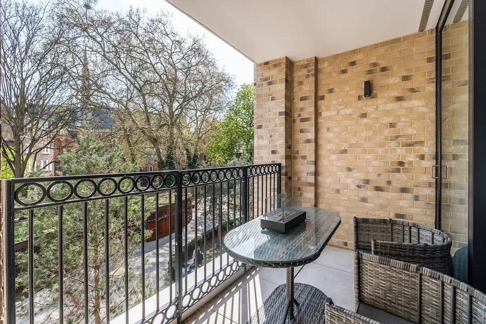Cluny Mews London SW5 photo 4