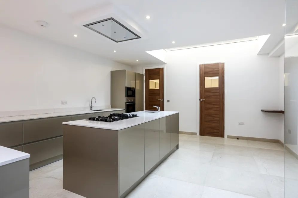 Freshford Street London SW18 photo 5