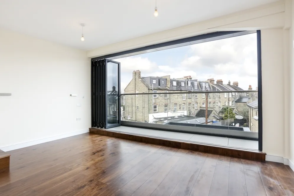 Freshford Street London SW18 photo 7