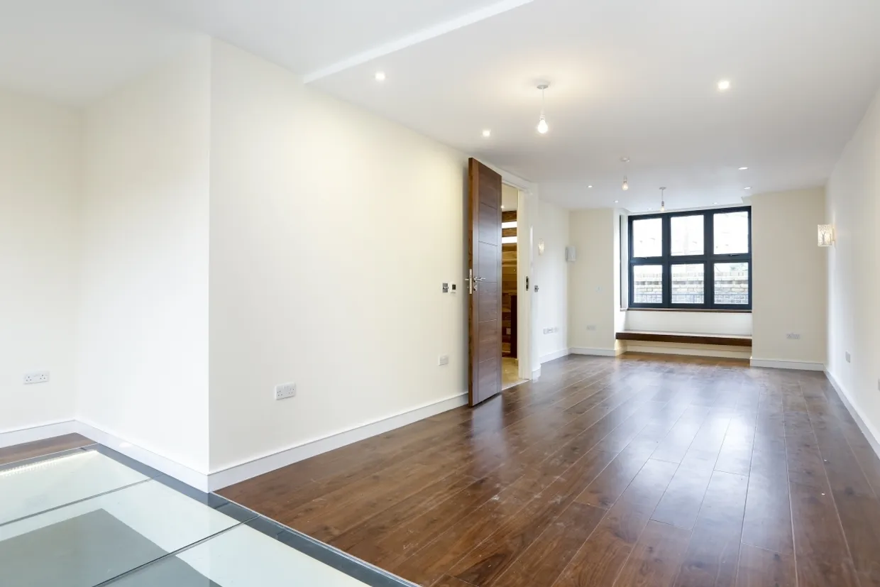 Freshford Street London SW18 photo 10