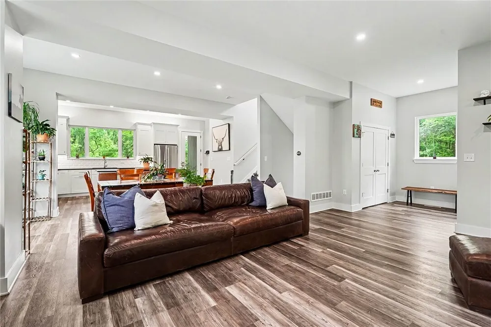 111 Church Ln, Beaver Falls, PA 15010