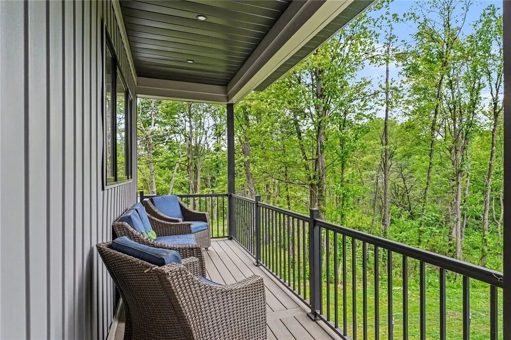 111 Church Ln, Beaver Falls, PA 15010
