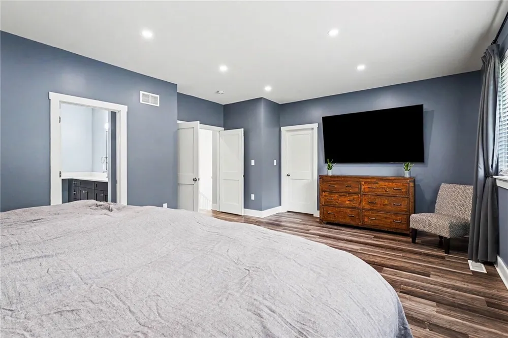 111 Church Ln, Beaver Falls, PA 15010