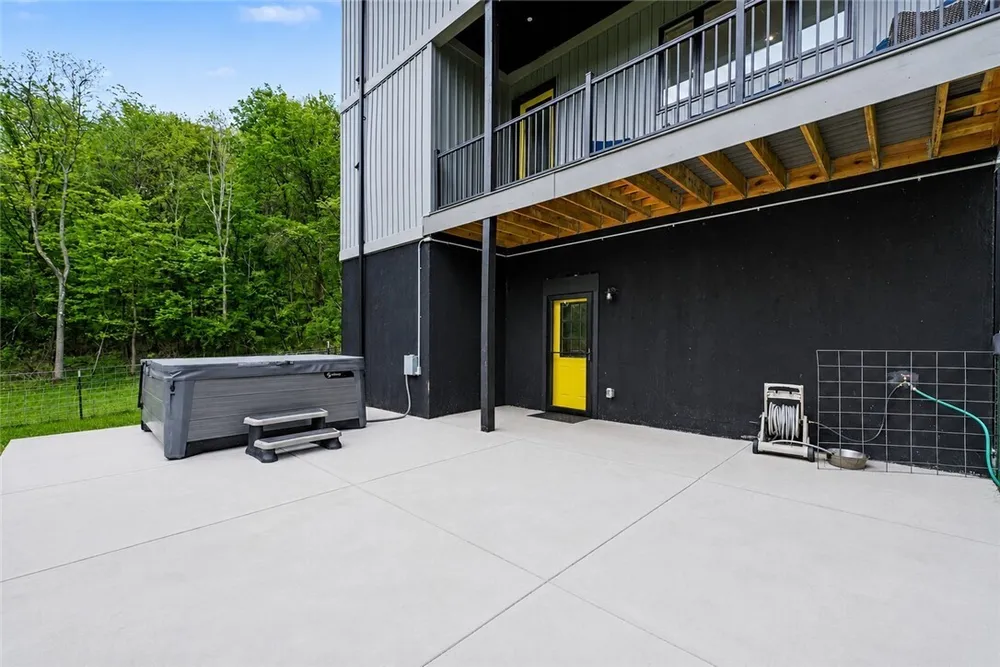 111 Church Ln, Beaver Falls, PA 15010