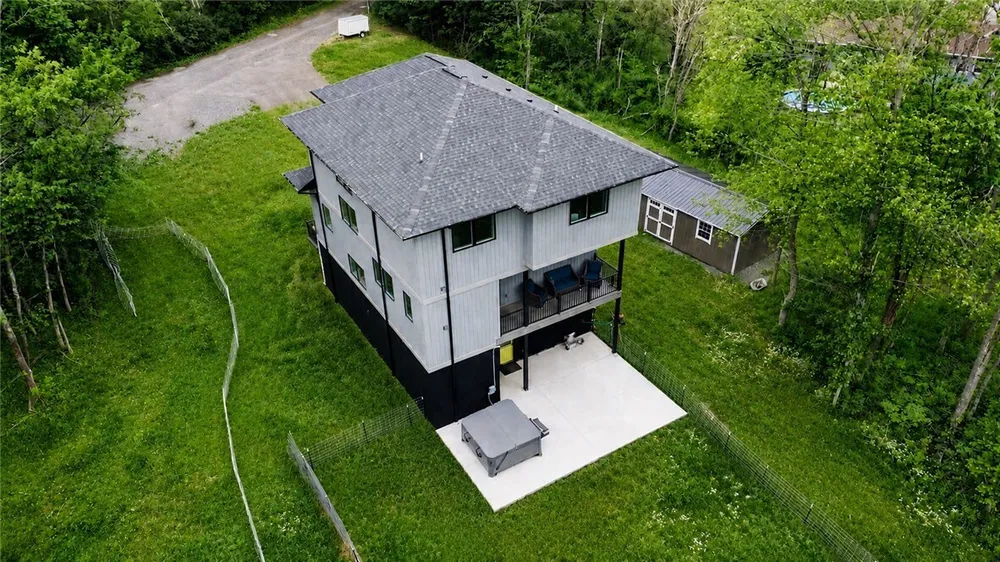 111 Church Ln, Beaver Falls, PA 15010