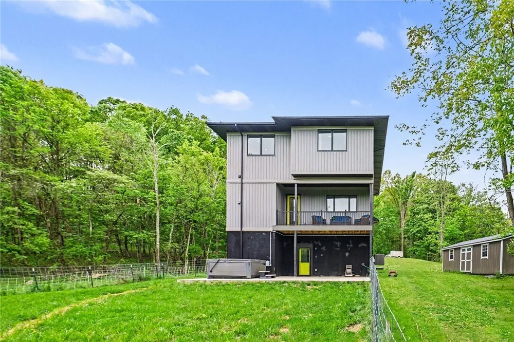 111 Church Ln, Beaver Falls, PA 15010