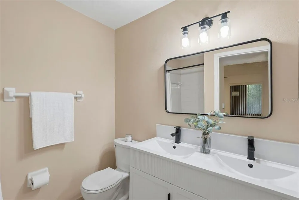 11707 Raintree Village Blvd, Temple Terrace, FL 33617