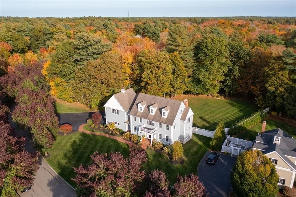 108 Deerfield Ln, Hanover, MA 02339