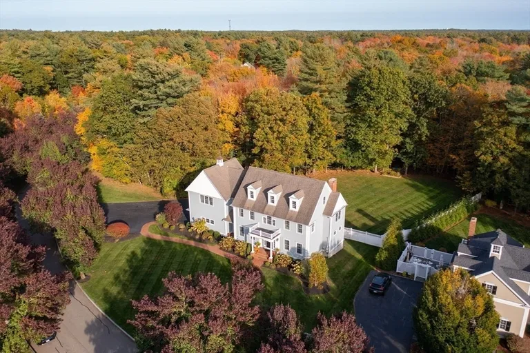108 Deerfield Ln, Hanover, MA 02339