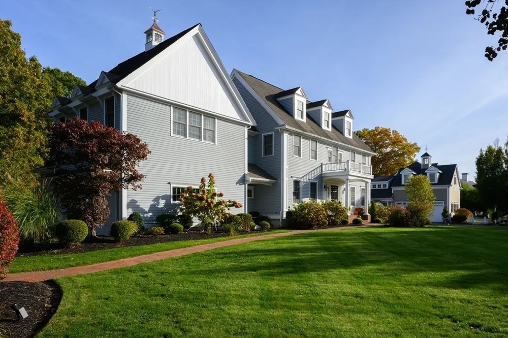 108 Deerfield Ln, Hanover, MA 02339
