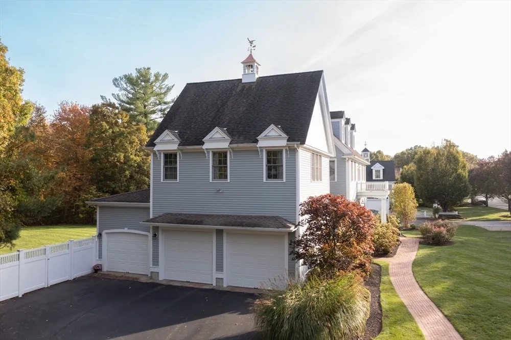 108 Deerfield Ln, Hanover, MA 02339