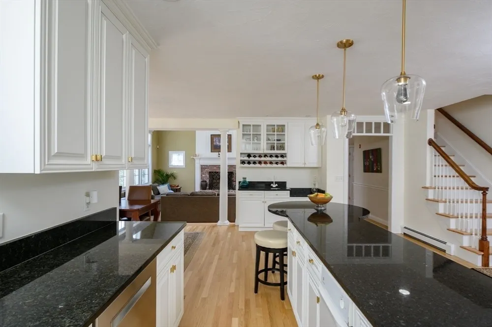 108 Deerfield Ln, Hanover, MA 02339