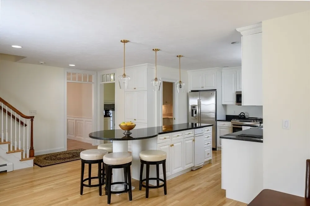 108 Deerfield Ln, Hanover, MA 02339