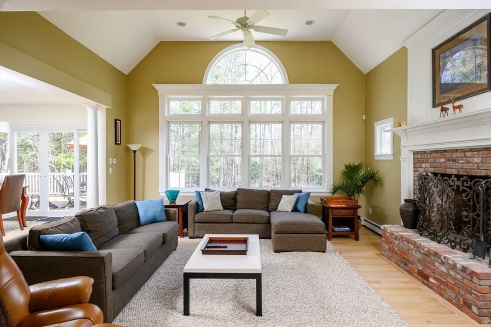 108 Deerfield Ln, Hanover, MA 02339