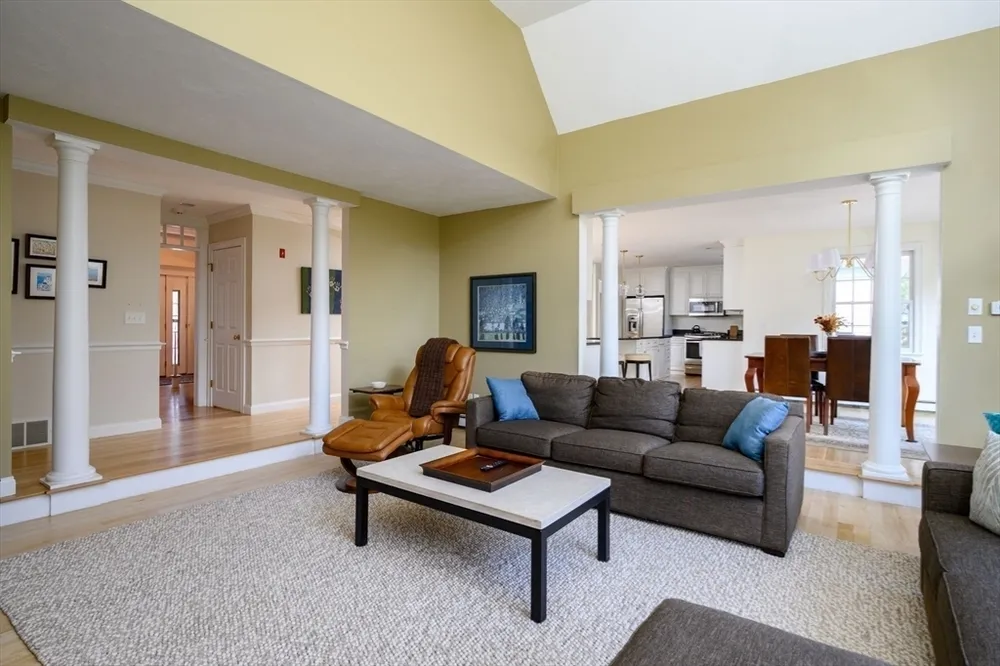108 Deerfield Ln, Hanover, MA 02339