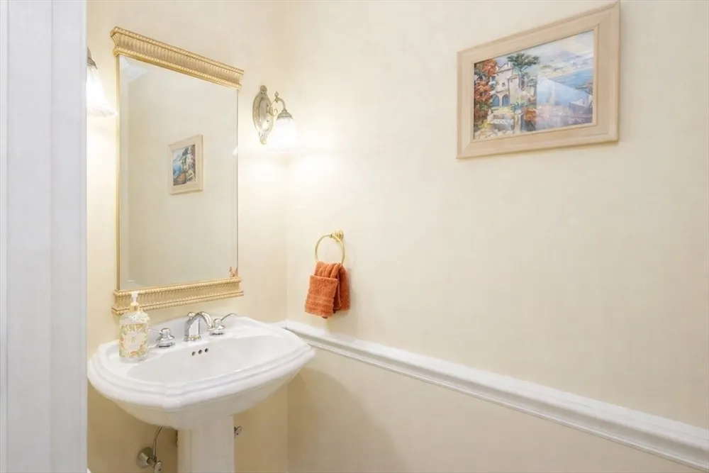108 Deerfield Ln, Hanover, MA 02339
