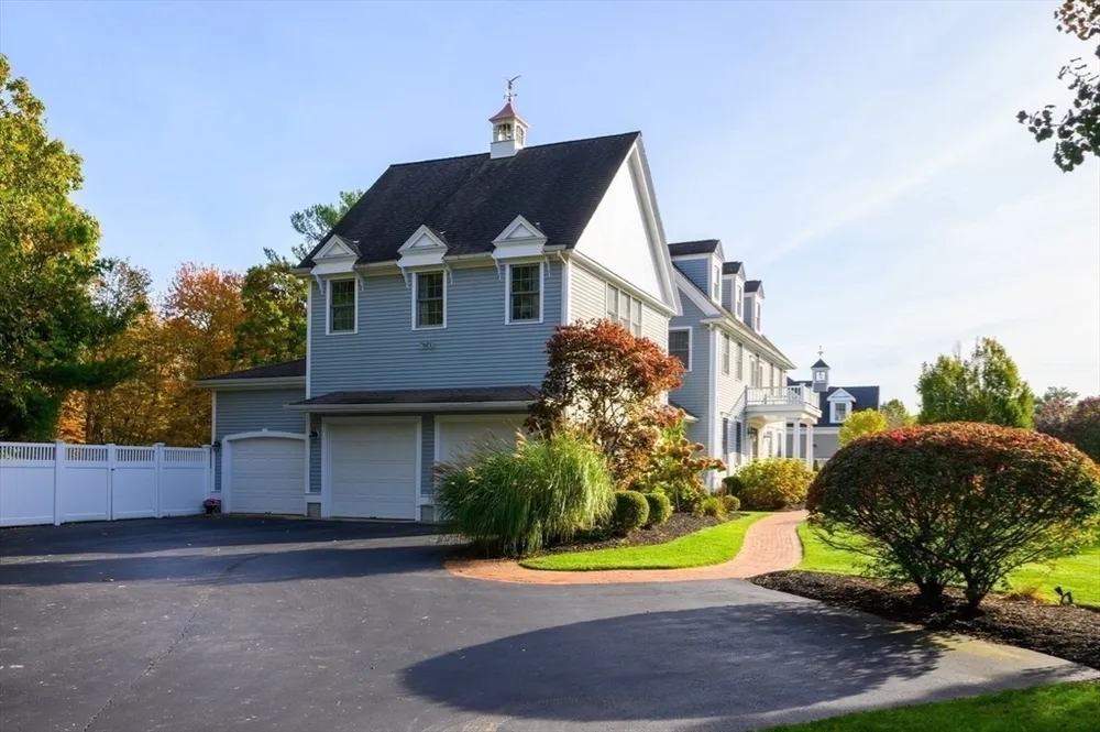 108 Deerfield Ln, Hanover, MA 02339