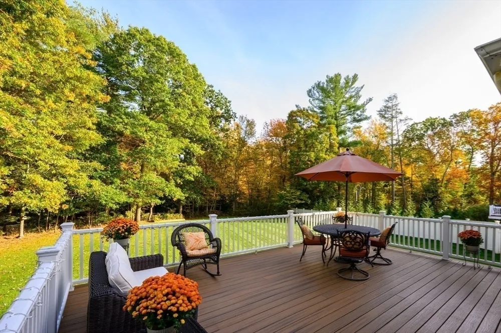 108 Deerfield Ln, Hanover, MA 02339