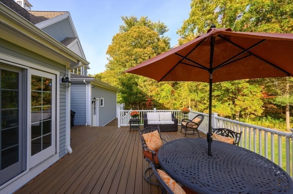 108 Deerfield Ln, Hanover, MA 02339