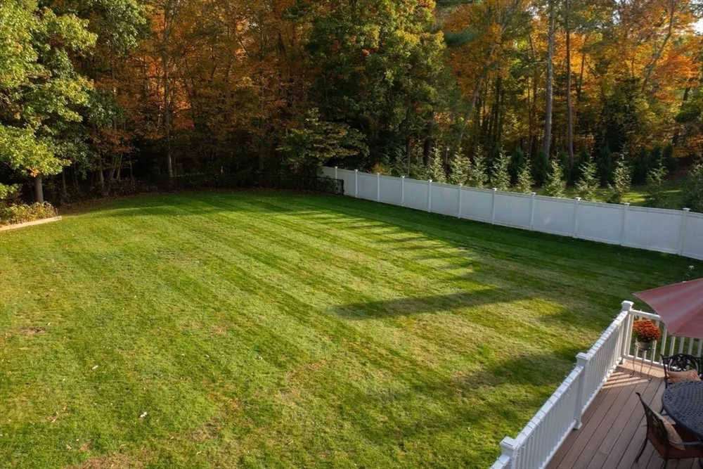108 Deerfield Ln, Hanover, MA 02339