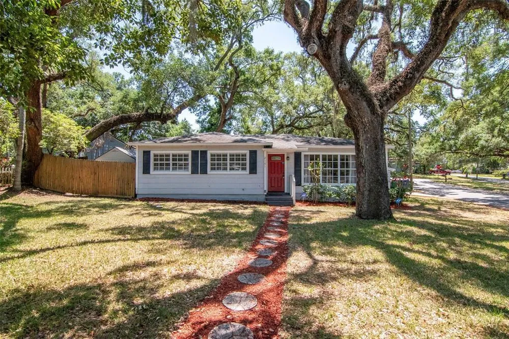 2101 E Howell St, Tampa, FL 33610