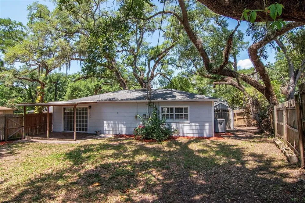2101 E Howell St, Tampa, FL 33610