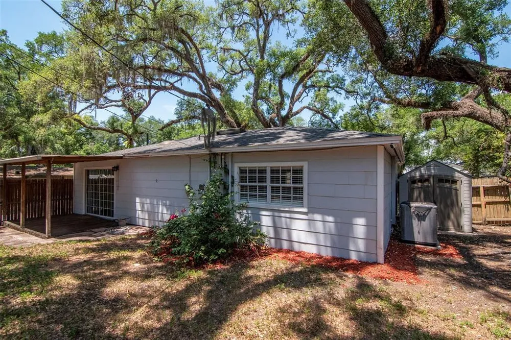 2101 E Howell St, Tampa, FL 33610