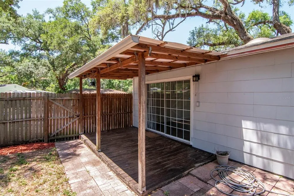 2101 E Howell St, Tampa, FL 33610