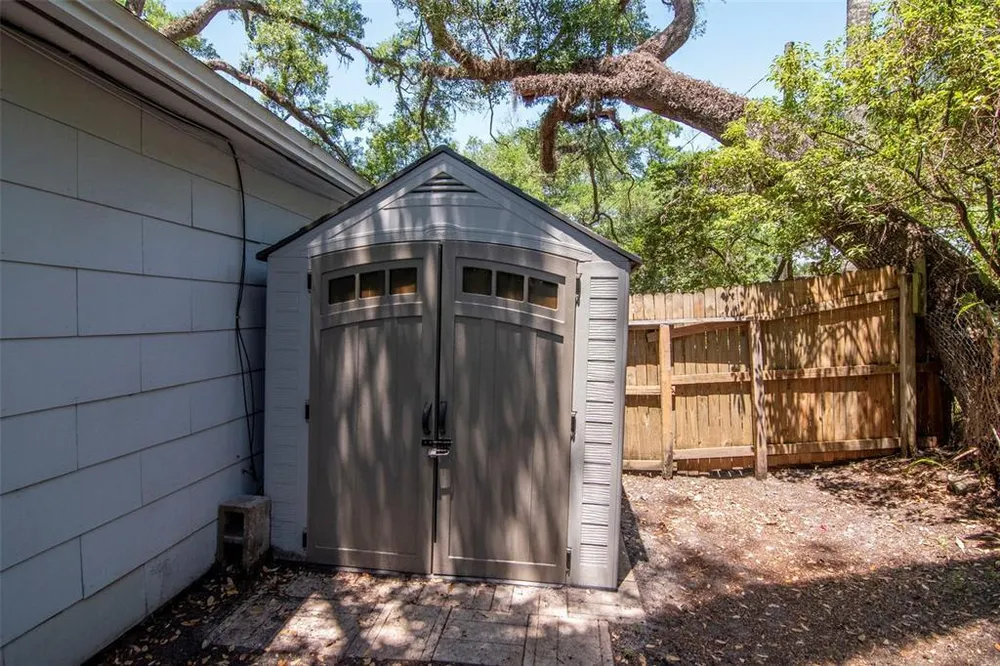2101 E Howell St, Tampa, FL 33610