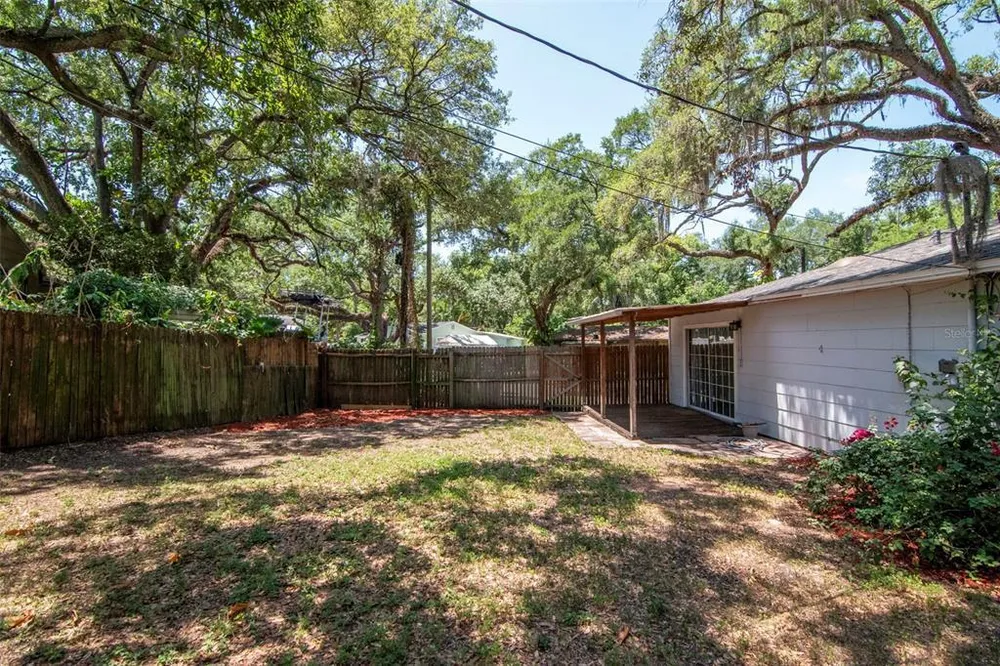 2101 E Howell St, Tampa, FL 33610