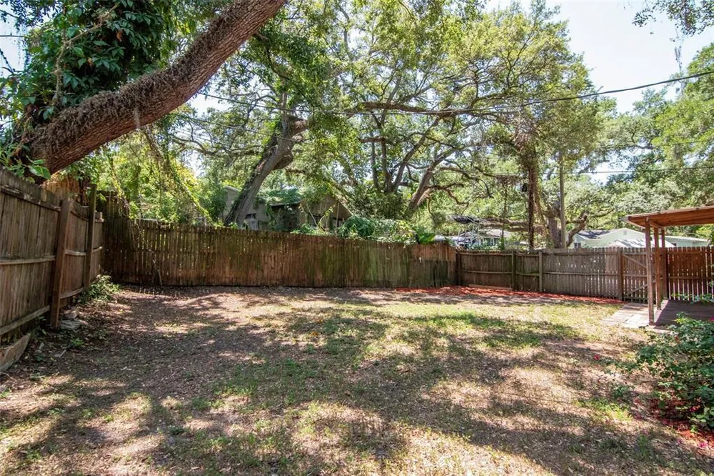 2101 E Howell St, Tampa, FL 33610