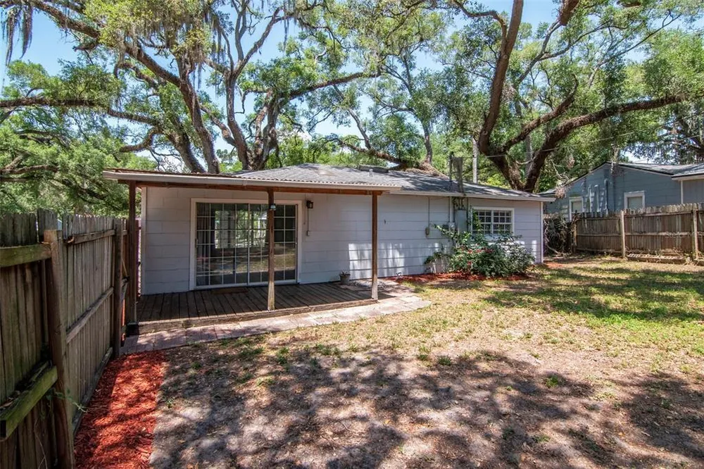 2101 E Howell St, Tampa, FL 33610