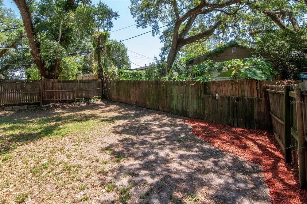 2101 E Howell St, Tampa, FL 33610